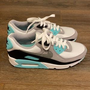 NWOT Nike Air Women’s Turquoise and Black Size 8